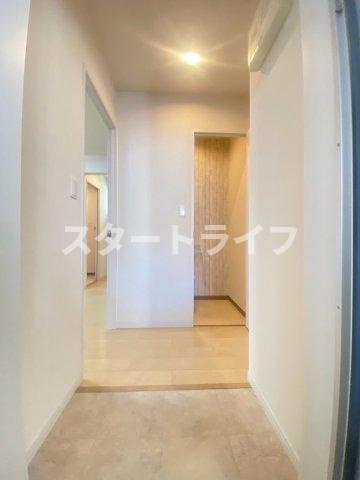 大阪市淀川区東三国１丁目のアパートの玄関