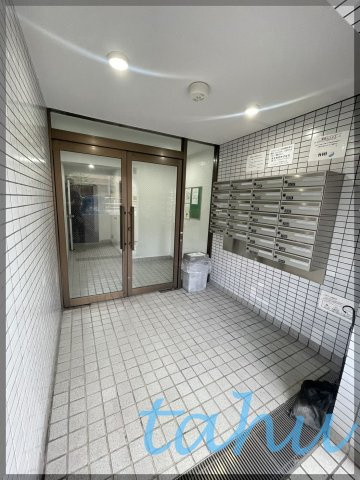 北区東十条１丁目の賃貸マンションのエントランス