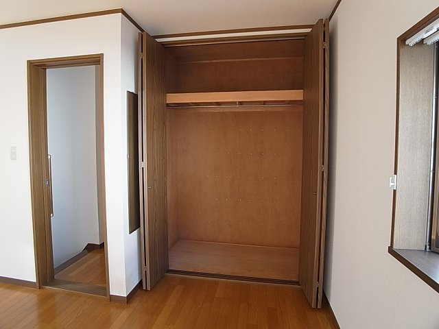 片山町２丁目貸家の収納|収納スペースも各部屋に完備してます