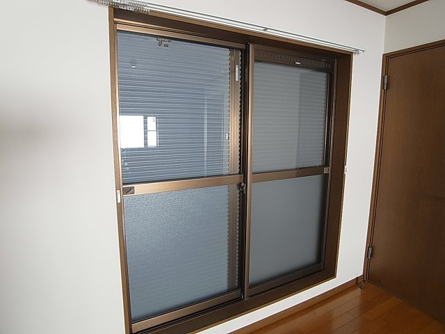 片山町２丁目貸家のその他|シャッター雨戸を完備してます