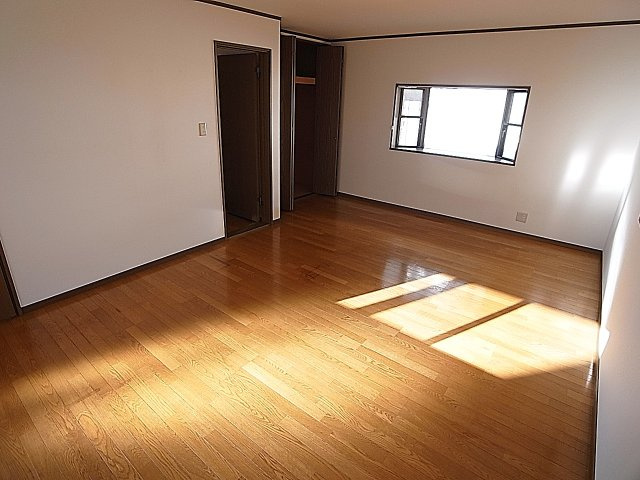 片山町２丁目貸家の内装|日当たり、風通しも良好です