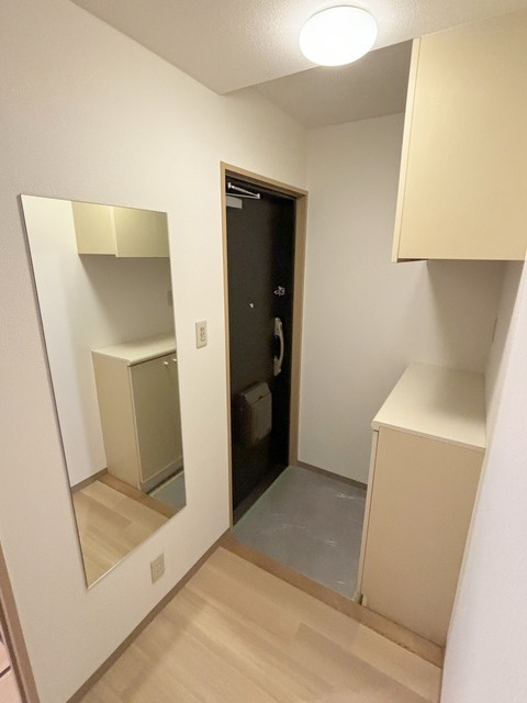 ライオンズマンション氷川台の玄関|★シューズBOX★ルームミラー付き★