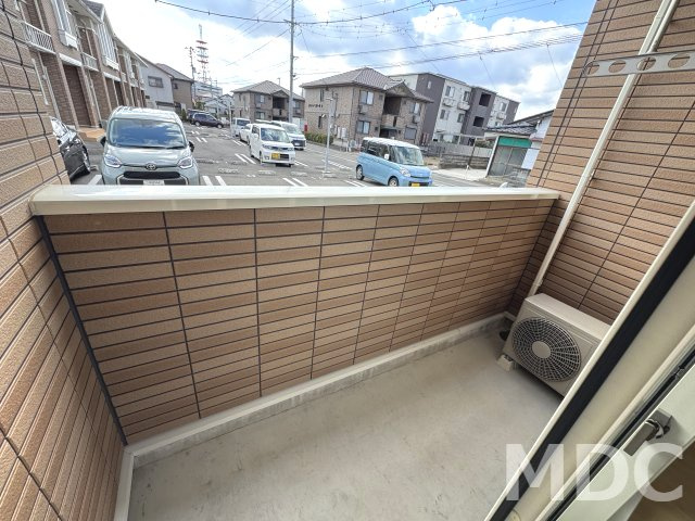 徳島市北島田町１丁目のアパートのバルコニー