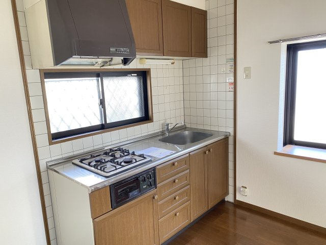 センチュリーライフのキッチン|コンパクトなキッチンで掃除もラクラク