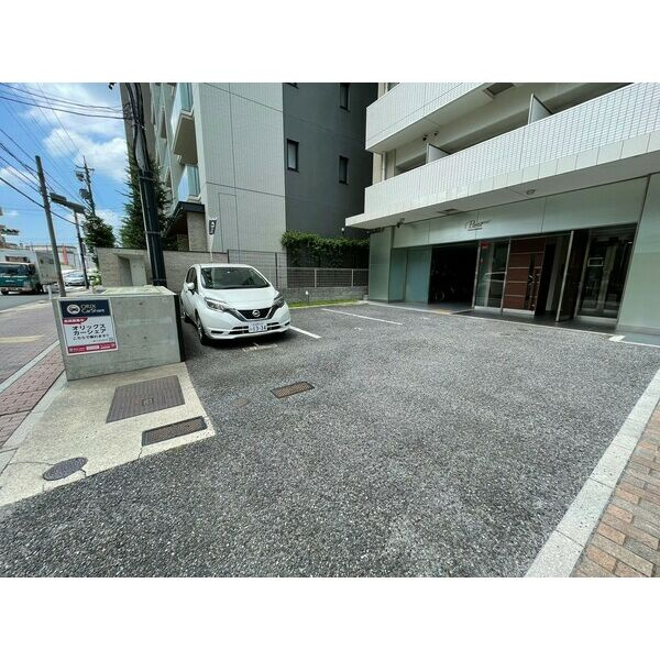 パルティール原駅前の駐車場