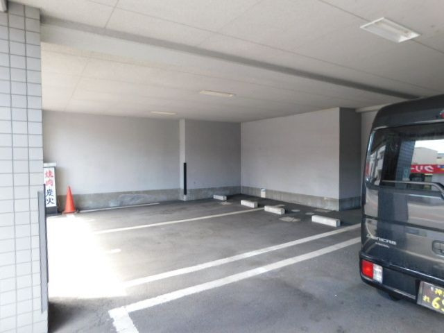 ジョリーアビタ白峰の駐車場