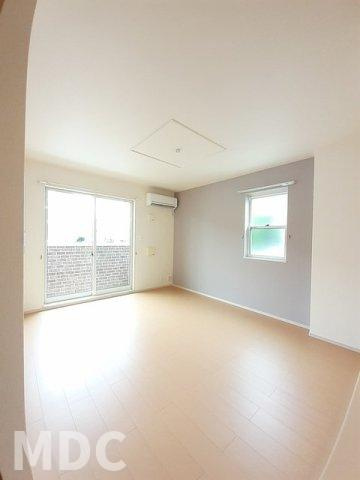 徳島市北島田町１丁目のアパートの居間・リビング