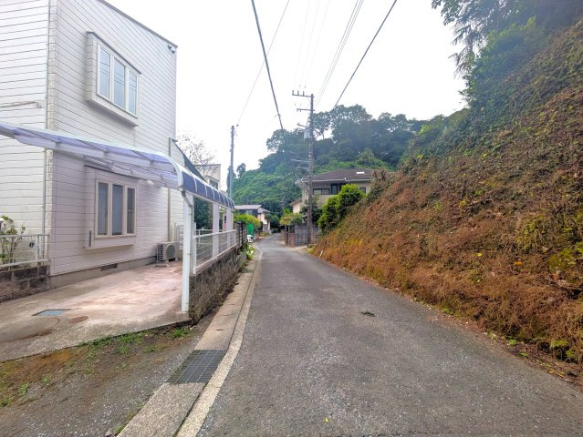 海まで徒歩10分！ 全室南向き　４LDKの前面道路含む現地写真|前面道路