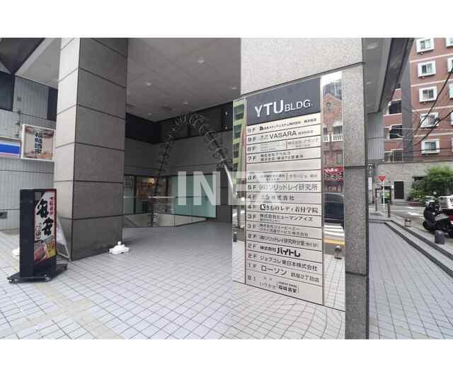 横浜市神奈川区鶴屋町２丁目の賃貸マンションのエントランス