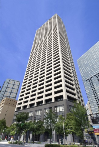 【外観】 | コンシェリア西新宿　ＴＯＷＥＲ’Ｓ　ＷＥＳＴ | 鉄筋コンクリート造のがっちりとした建物。