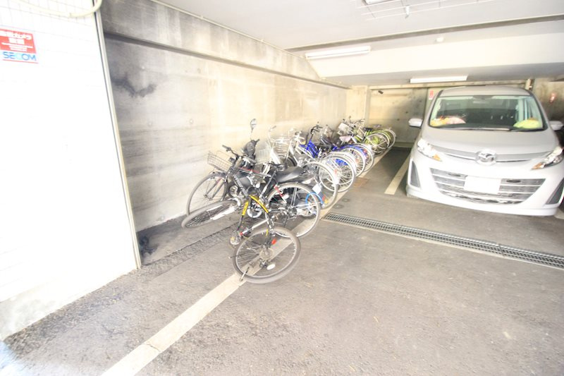 第二大興ビルの駐車場