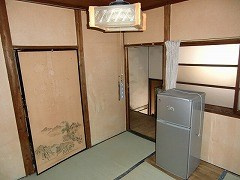 山中アパートの寝室