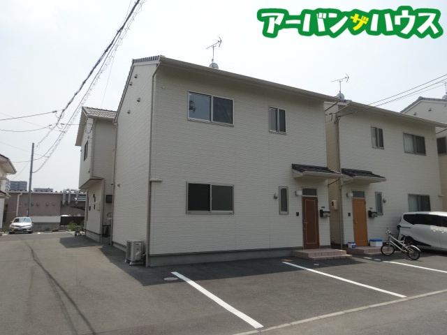 厚生町貸家の駐車場