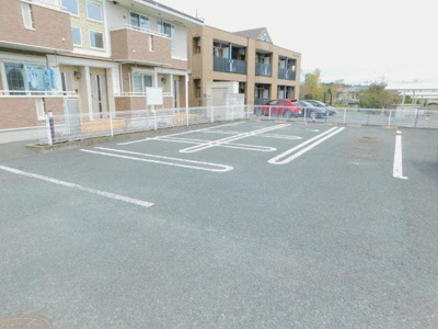 【駐車場】 | ホワイトサウンズあくつ | 車をお持ちの方に嬉しい駐車場付きの物件です