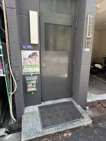 鷺洲5丁目店舗事務所のエントランス