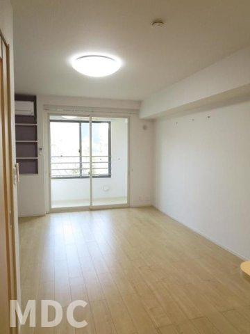 徳島市庄町２丁目のアパートの居間・リビング