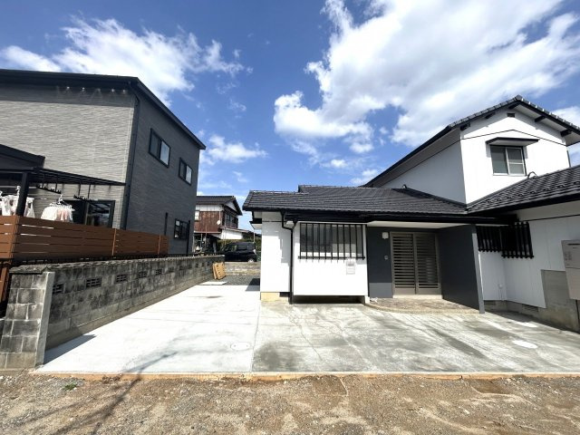山口市金古曽町　戸建ての駐車場|駐車場は３台分駐車可能です。
