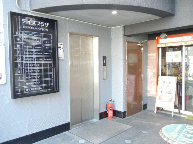 弁天町デイズプラザのエントランス