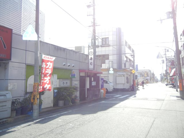 ニューハーモニーセンタービルの周辺