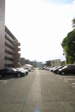 グランドヒル野中の駐車場|駐車場があります