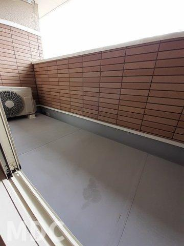 徳島市中島田町３丁目のアパートのバルコニー