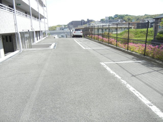 Gran Pino 春日の駐車場