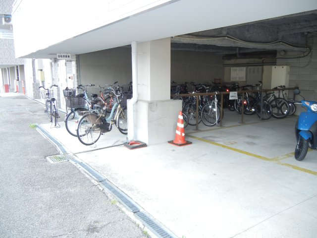 Gran Pino 春日の駐車場