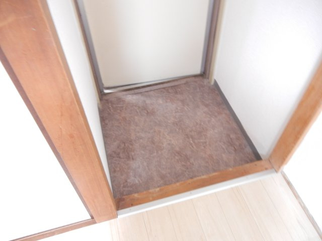 千里山S2ビルの玄関