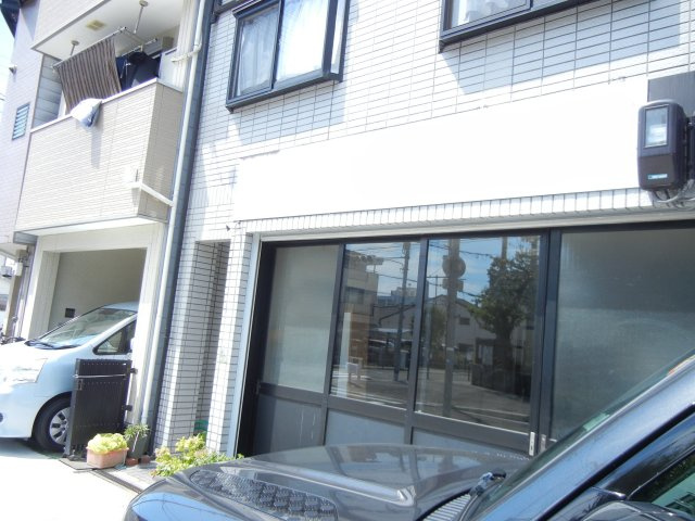 巽南藤原ビルの玄関