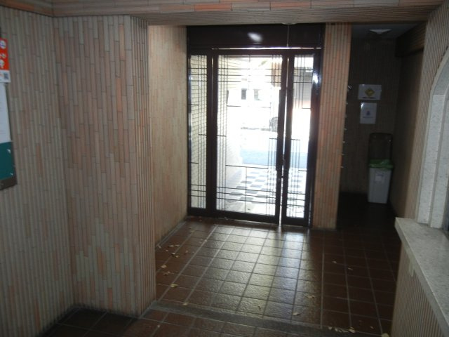 BILLION HILLS 東園田のエントランス