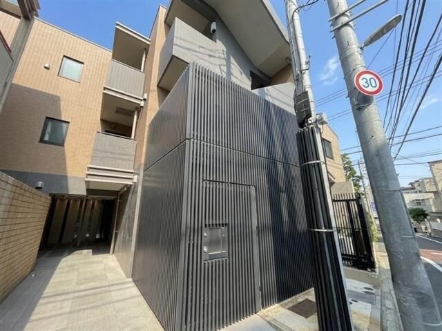 オープンレジデンシア三軒茶屋のエントランス