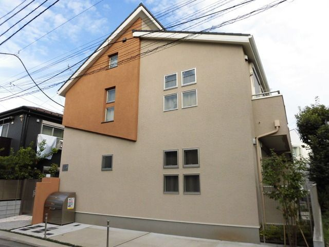 リラ代沢の外観