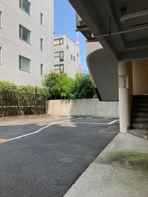 Ｐ’ｓ　Ａｚａｂｕ　Ｅａｓｔの駐車場