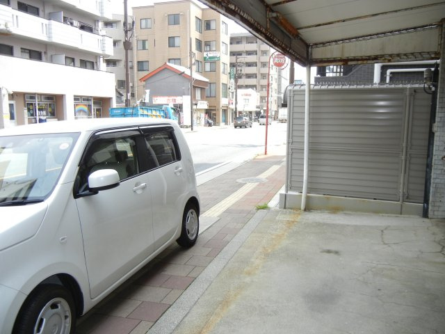 石原ビルの駐車場