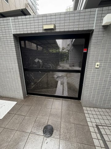 THE LIONS RYOGOKUの駐輪場