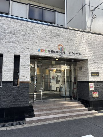 おおきに長堀橋鰻谷北サニーアパートメントのエントランス
