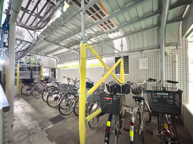 東立石ガーデンの駐輪場|敷地内に綺麗に整備された駐輪場（空有・月額400円）。お出かけや通勤・通学のアクティブな生活をしっかりサポートします。