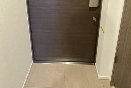 プライマル町屋の玄関