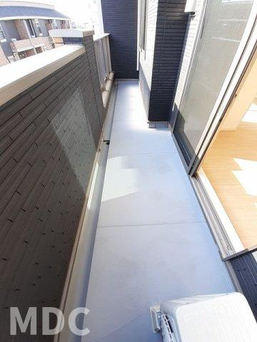 徳島市国府町南岩延のアパートのバルコニー