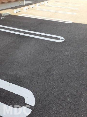 徳島市国府町南岩延のアパートの駐車場