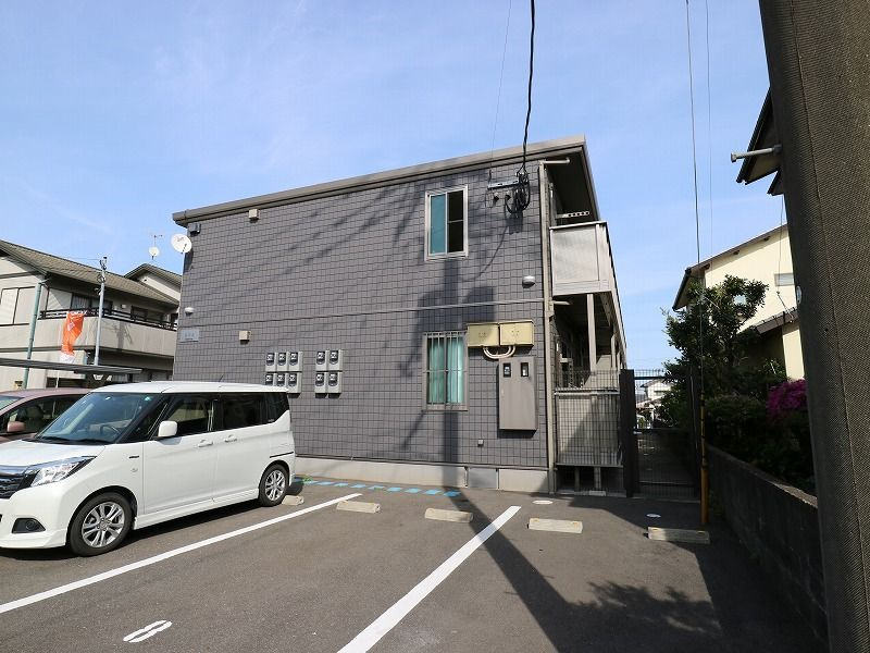 S・T・Sの駐車場|駐車スペースもあります♪
