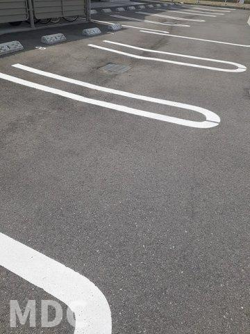 徳島市国府町中のアパートの駐車場