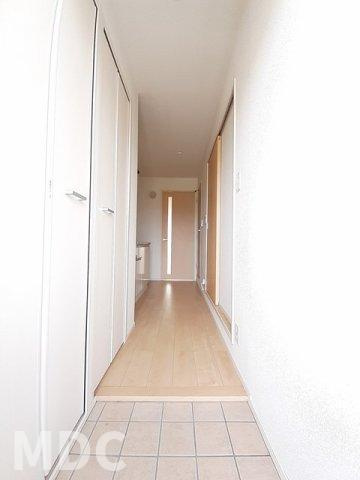 徳島市国府町中のアパートの玄関