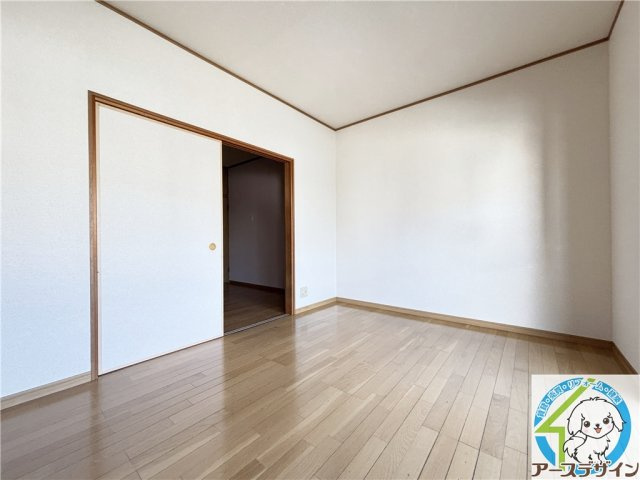 ルピナス1番館の洋室