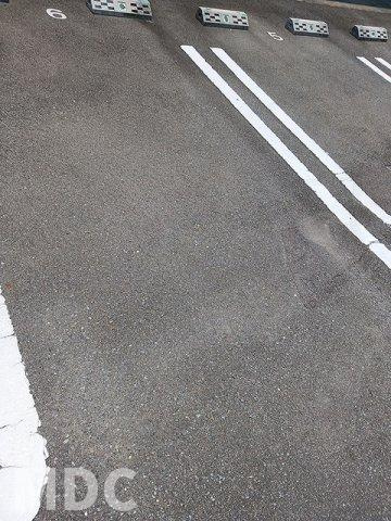 徳島市国府町中のアパートの駐車場