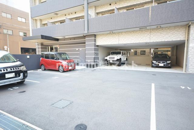 大阪市西区九条南３丁目の賃貸マンションの駐車場