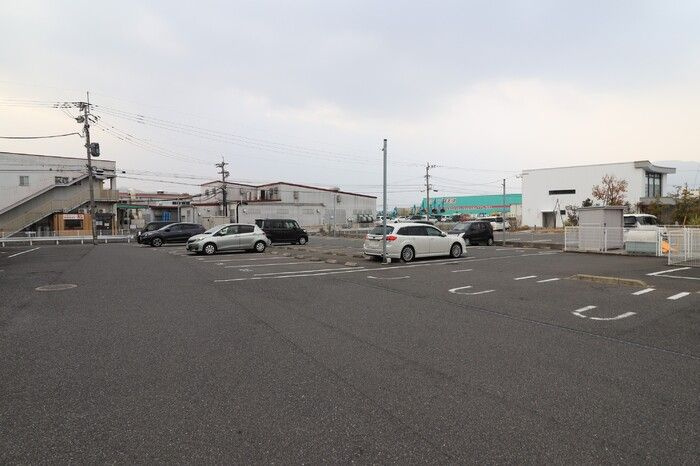 ラ・フィーエ上曽根の駐車場