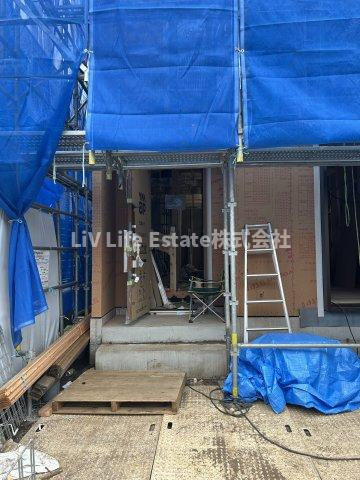 学園西町戸建の玄関