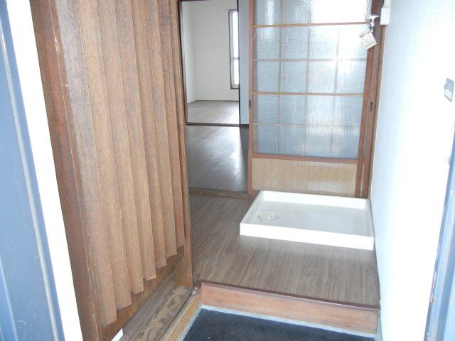 カキウチビルの玄関