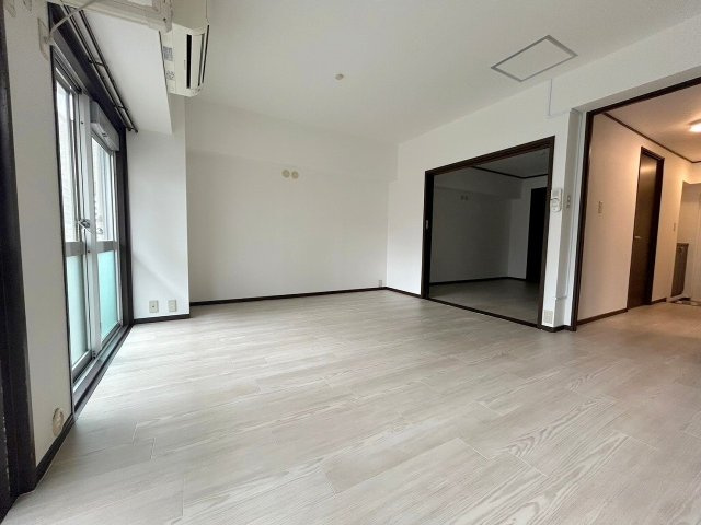 サンフラッツ新大阪本館の居間・リビング